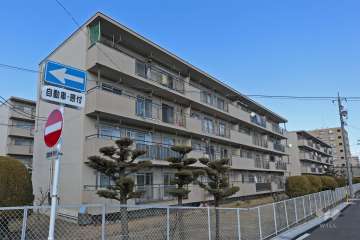 長栄住宅5号棟の外観（南側から）