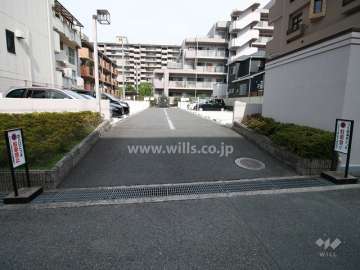 駐車場出入り口