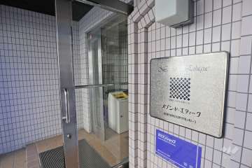 エントランスの銘板