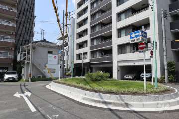 敷地南側の前面道路