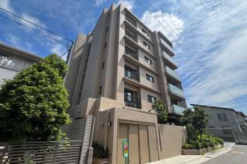 レ・ジェイド武庫之荘本町の外観（南側から）