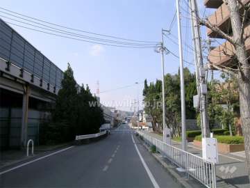 敷地の南側には中央環状線が走っています。
