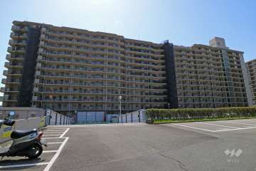 ジャルダン宝塚中山台弐番館B棟の外観（北東側から）