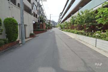 敷地南西側の前面道路