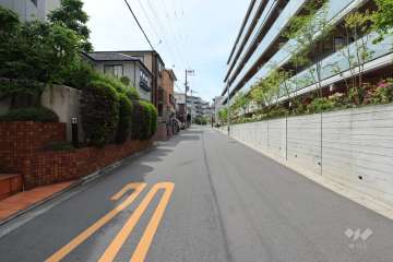 敷地南西側の前面道路