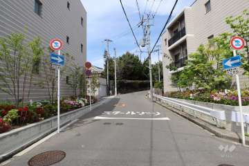 敷地北西側の前面道路