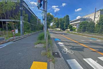 敷地北東側の前面道路