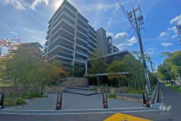 レ・ジェイド千里青山台の外観（東側から）