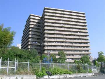 キングマンション千里万博公園の外観（南西側から）