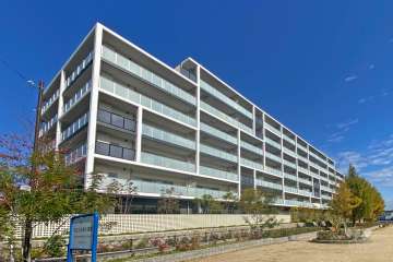 レ・ジェイド千里古江台の外観（南西側から）