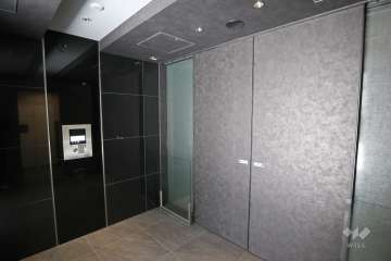 エントランスはオートロック付きです。