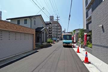 敷地東側の前面道路
