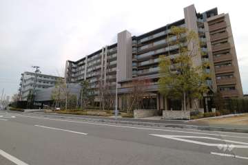 摩耶シティSTATION AXISの外観（北西側から）