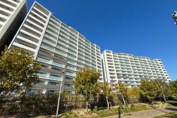 茨木ICO CITY East Courtの外観（南西側から）手前はWest Courtです。