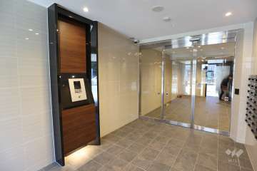 エントランスはオートロック付きです。