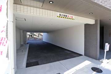 駐車場出入り口