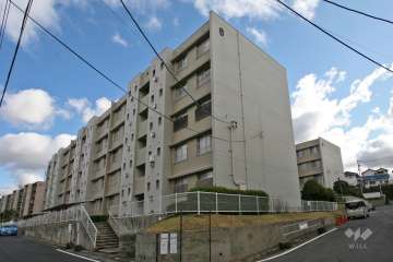 桃山住宅6号棟の外観（南西側から）