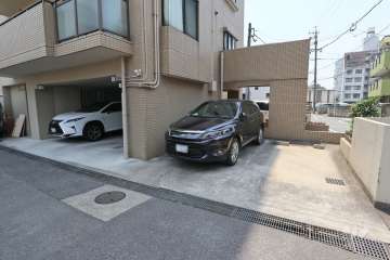 敷地内駐車場（屋外平面式・屋内平面式）