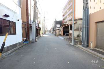 敷地東側の前面道路(北側から)