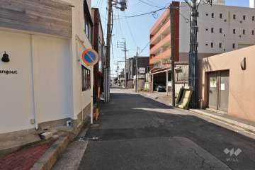 敷地東側の前面道路(北側から)