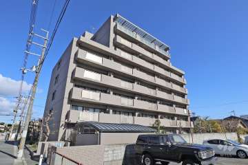リブネスモア茨木の外観（南西側から）
