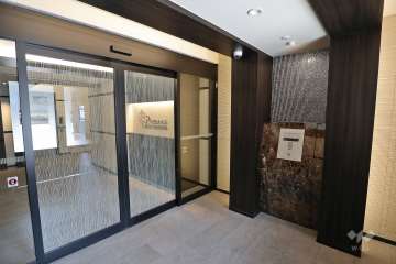 エントランスはオートロック付きです。