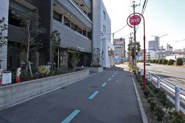 敷地西側は、市道名古屋環状線に面しています。