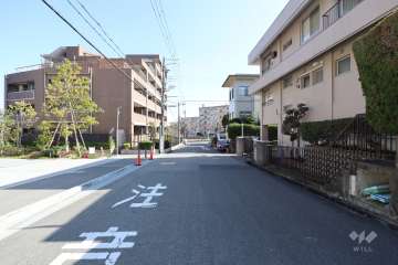 敷地南西側の前面道路