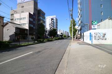 敷地南西側前面道路（南東側から）