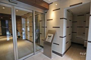 エントランスはオートロック付きです。