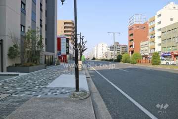 敷地北側の前面道路（東側から）