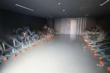 屋内に設けられた駐輪場