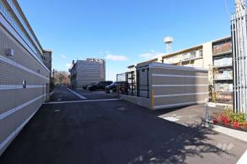 駐車場出入り口（ロボットゲート付き）・敷地内駐車場（屋外平面式、屋外機械式）