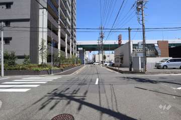 敷地南側の前面道路