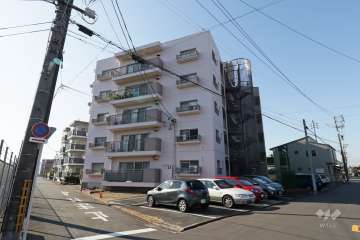 中川マンションB棟の外観（北東側から）