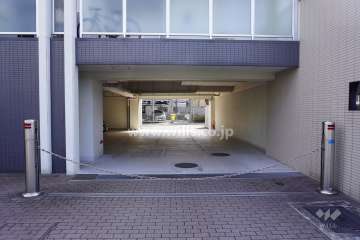 駐車場出入口（ロボットゲート付き）