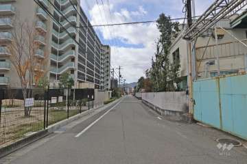 敷地北側の前面道路