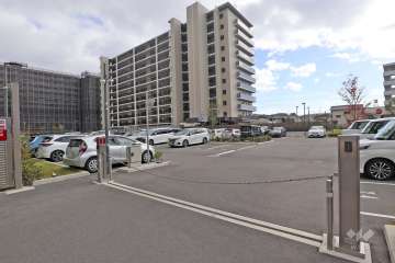 駐車場の出入り口（ロボットゲート付き）