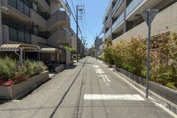 敷地南側の前面道路