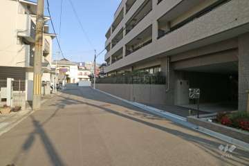敷地東側の前面道路