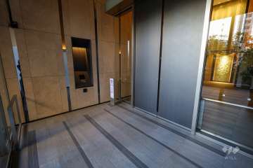 エントランスはオートロック付きです。