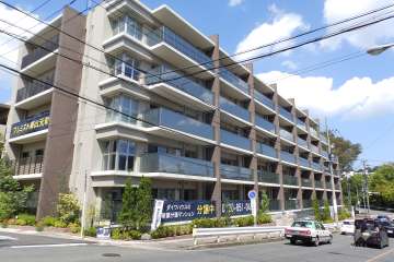 プレミスト東山元町の外観（南西側から）