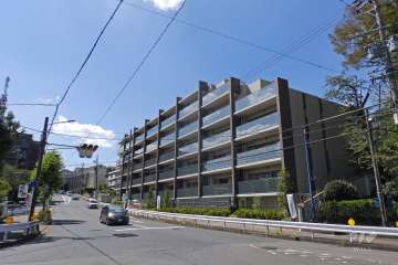 プレミスト東山元町の外観（南東側から）