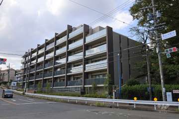 プレミスト東山元町の外観（南東側から）