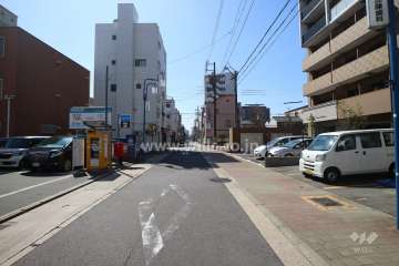 敷地南側の前面道路