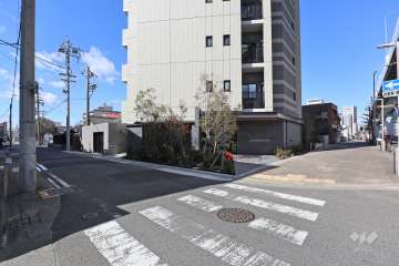 敷地南側の前面道路