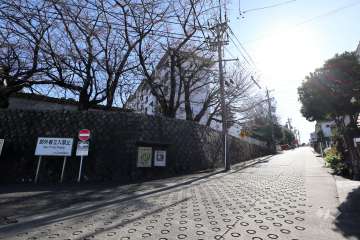 敷地入り口