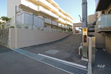 駐車場へのアプローチ
