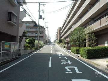 周辺は区画の整った住宅地です。