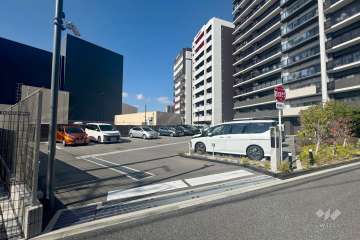 駐車場の出入り口